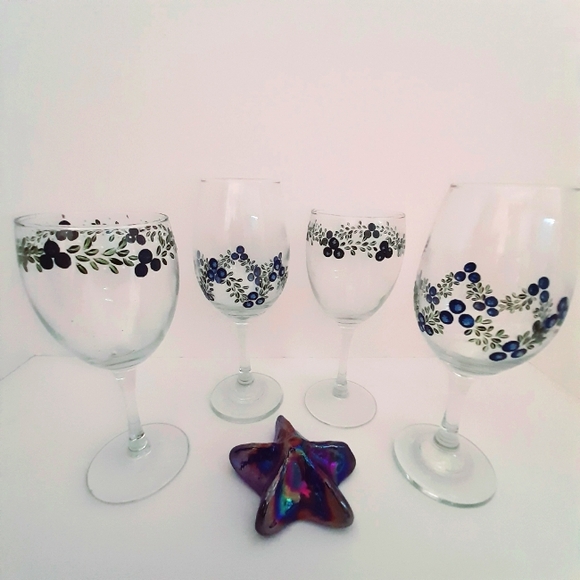 Hand Painted Blueberry Fruits Wine Glasses - Picture 4 of 6